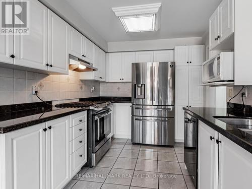 133 Hollywood Hill Circle, Vaughan (Vellore Village), ON - Indoor Photo Showing Kitchen