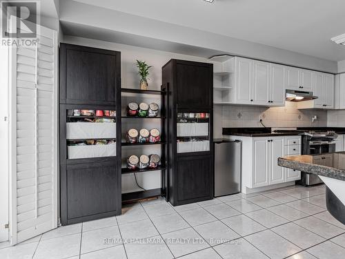 133 Hollywood Hill Circle, Vaughan (Vellore Village), ON - Indoor Photo Showing Kitchen