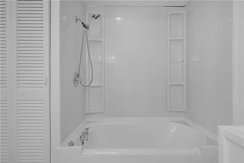 506 Alder Street W, Haldimand County, ON - Indoor Photo Showing Bathroom