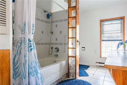 506 Alder Street W, Haldimand County, ON - Indoor Photo Showing Bathroom