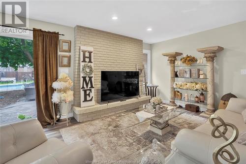 1179 Homedale Boulevard, Windsor, ON - Indoor Photo Showing Living Room