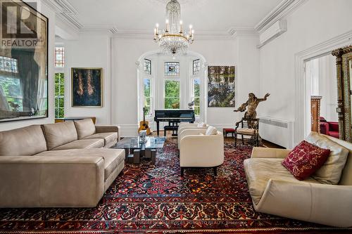 194 Grand River Street N, Brant (Paris), ON - Indoor Photo Showing Living Room