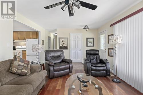 18 Pinemore Blvd, Sault Ste. Marie, ON - Indoor Photo Showing Living Room