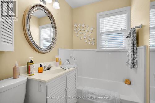 442 Beatrice Street, London, ON - Indoor Photo Showing Bathroom