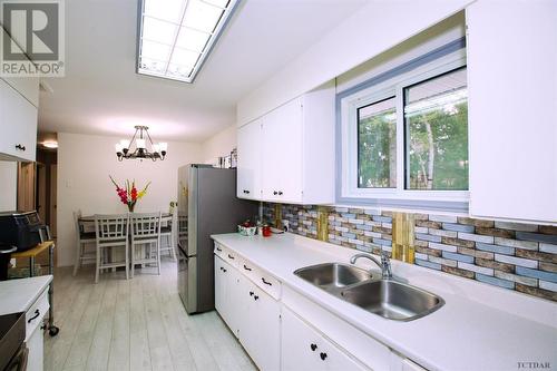 500 Agnes Ave, Temiskaming Shores, ON - Indoor Photo Showing Kitchen With Double Sink