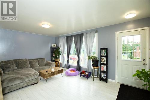 500 Agnes Ave, Temiskaming Shores, ON - Indoor Photo Showing Living Room