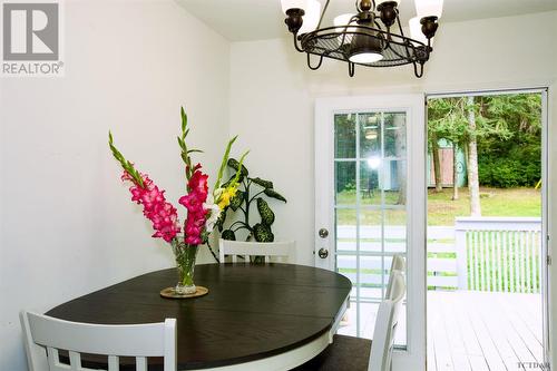 500 Agnes Ave, Temiskaming Shores, ON - Indoor Photo Showing Dining Room