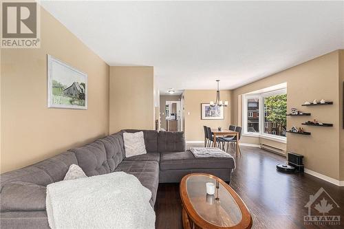 332 Briston Private, Ottawa, ON - Indoor Photo Showing Living Room