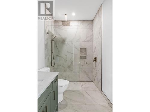 1009 Williams Gate Lane, Revelstoke, BC - Indoor Photo Showing Bathroom