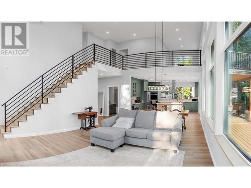 1009 Williams Gate Lane, Revelstoke, BC - Indoor Photo Showing Living Room