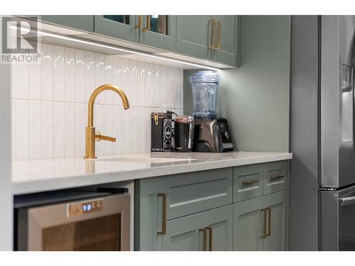 1009 Williams Gate Lane, Revelstoke, BC - Indoor Photo Showing Kitchen