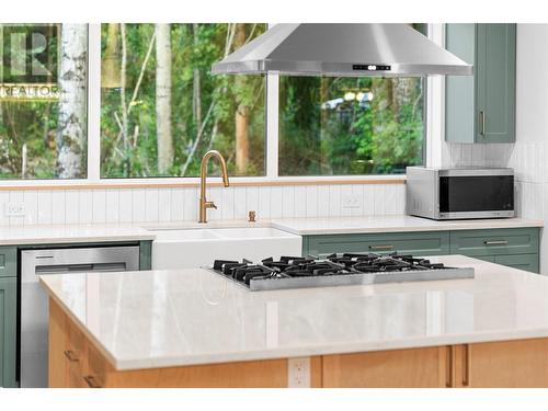 1009 Williams Gate Lane, Revelstoke, BC - Indoor Photo Showing Kitchen With Double Sink