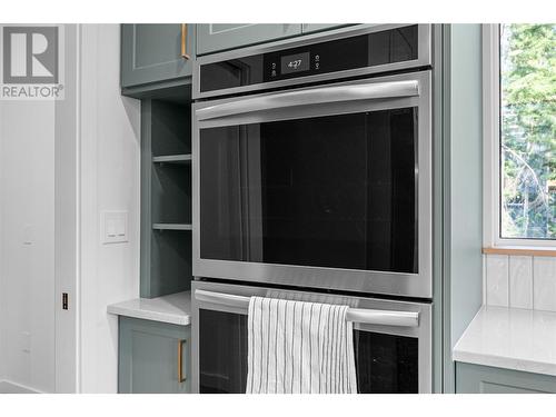 1009 Williams Gate Lane, Revelstoke, BC - Indoor Photo Showing Kitchen