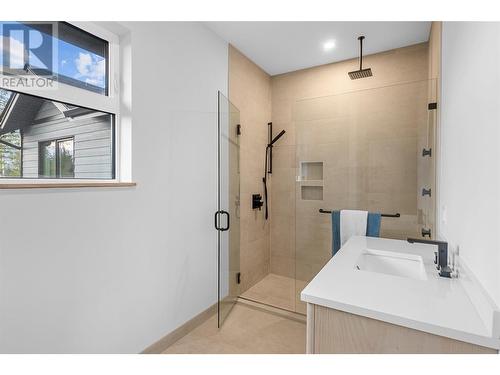 1009 Williams Gate Lane, Revelstoke, BC - Indoor Photo Showing Bathroom