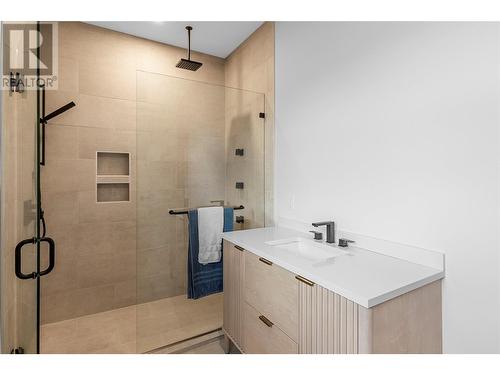 1009 Williams Gate Lane, Revelstoke, BC - Indoor Photo Showing Bathroom