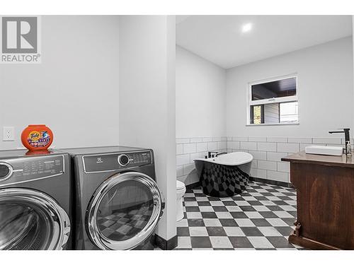 1009 Williams Gate Lane, Revelstoke, BC - Indoor Photo Showing Laundry Room