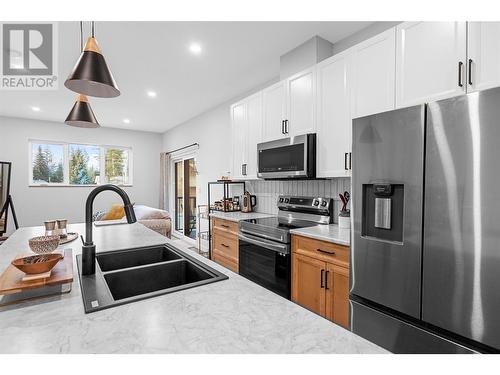 1009 Williams Gate Lane, Revelstoke, BC - Indoor Photo Showing Kitchen With Double Sink