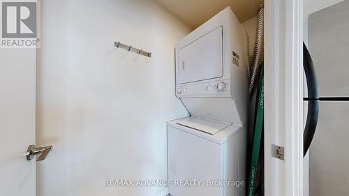 3307 - 18 Harbour Street E, Toronto (Waterfront Communities), ON - Indoor Photo Showing Laundry Room