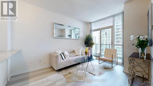 3307 - 18 Harbour Street E, Toronto (Waterfront Communities), ON - Indoor Photo Showing Other Room