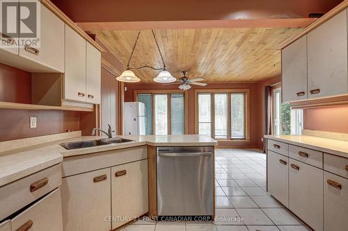 160 Millbank Drive, London, ON - Indoor Photo Showing Kitchen