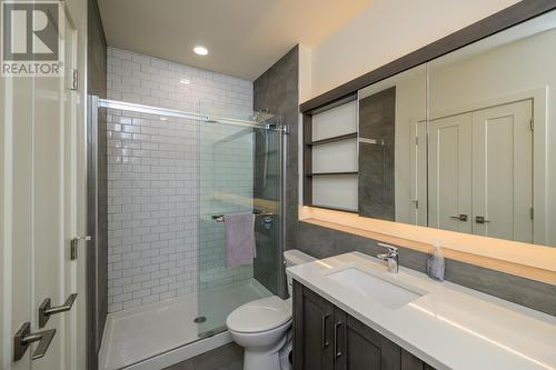 201 1087 6Th Avenue, Prince George, BC - Indoor Photo Showing Bathroom