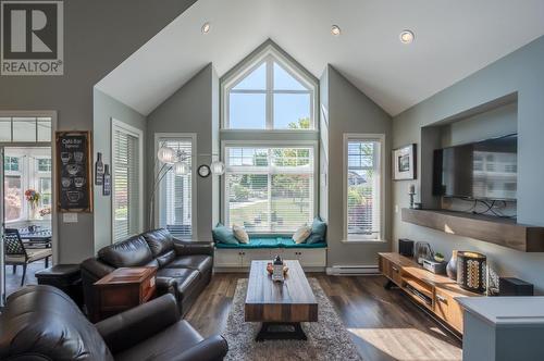 2450 Radio Tower Road Unit# 115, Oliver, BC - Indoor Photo Showing Living Room