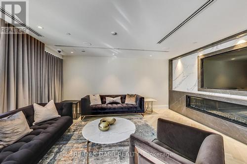 501 - 151 Avenue Road, Toronto (Annex), ON - Indoor Photo Showing Living Room