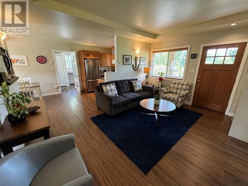 6155 12Th Street, Grand Forks, BC - Indoor Photo Showing Living Room