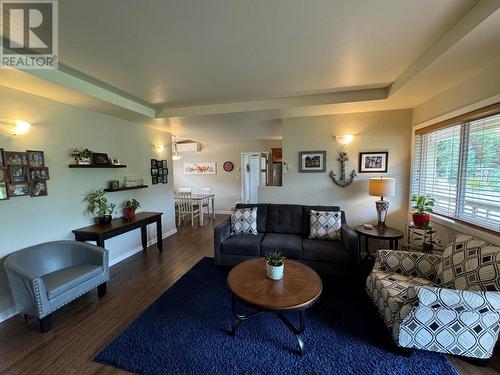 6155 12Th Street, Grand Forks, BC - Indoor Photo Showing Living Room