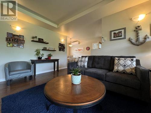 6155 12Th Street, Grand Forks, BC - Indoor Photo Showing Living Room