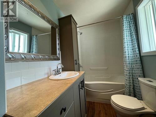 6155 12Th Street, Grand Forks, BC - Indoor Photo Showing Bathroom