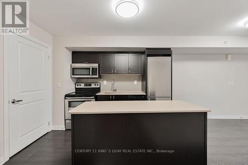 6 - 185 William Duncan Road, Toronto (Downsview-Roding-Cfb), ON - Indoor Photo Showing Kitchen