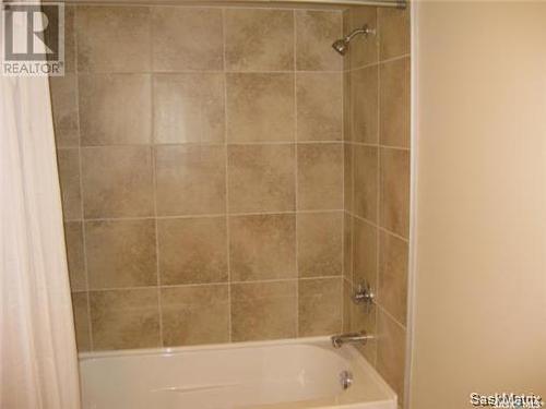 406 537 4Th Avenue N, Saskatoon, SK - Indoor Photo Showing Bathroom