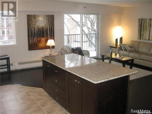 406 537 4Th Avenue N, Saskatoon, SK - Indoor Photo Showing Living Room