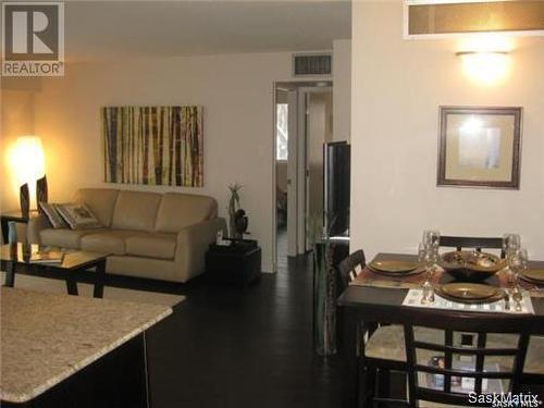 406 537 4Th Avenue N, Saskatoon, SK - Indoor Photo Showing Living Room