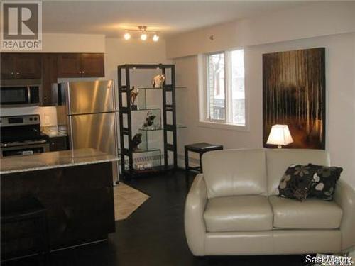 406 537 4Th Avenue N, Saskatoon, SK - Indoor Photo Showing Kitchen