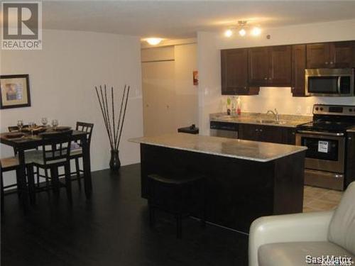 406 537 4Th Avenue N, Saskatoon, SK - Indoor Photo Showing Kitchen