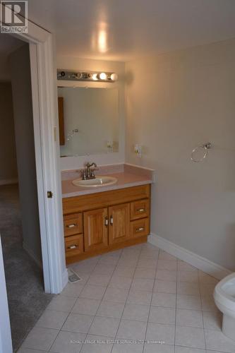 296 Barton Street, Hamilton (Stoney Creek), ON - Indoor Photo Showing Bathroom