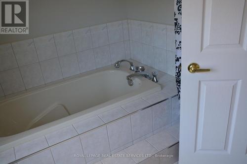 296 Barton Street, Hamilton (Stoney Creek), ON - Indoor Photo Showing Bathroom