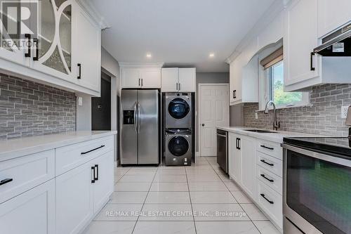 58 Parkview Drive, Orangeville, ON - Indoor Photo Showing Kitchen With Upgraded Kitchen