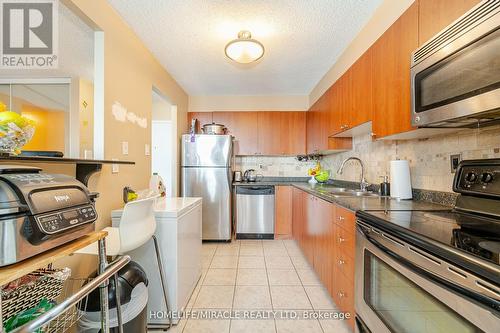 605 - 3501 Glen Erin Drive, Mississauga (Erin Mills), ON - Indoor Photo Showing Kitchen With Double Sink