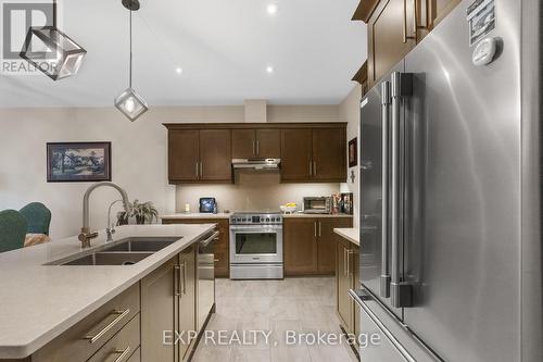 25 Andrew Lane, Thorold, ON - Indoor Photo Showing Kitchen With Stainless Steel Kitchen With Double Sink With Upgraded Kitchen