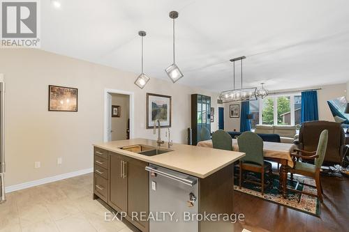 25 Andrew Lane, Thorold, ON - Indoor Photo Showing Kitchen With Double Sink