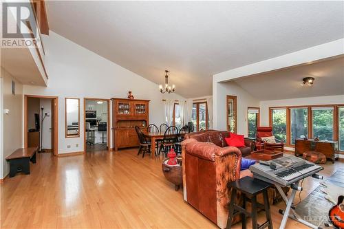 244 Tudor Place, Ottawa, ON - Indoor Photo Showing Living Room