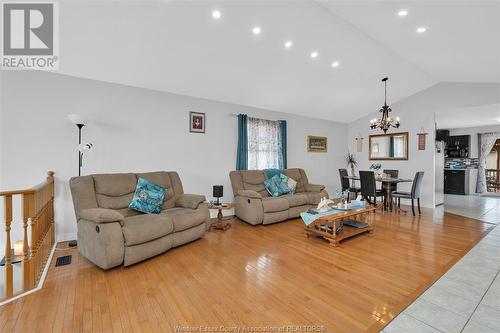 2308 St. Clair Avenue, Windsor, ON - Indoor Photo Showing Living Room