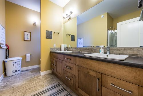 119 Willows Place, Oliver, BC - Indoor Photo Showing Bathroom