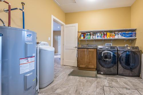 119 Willows Place, Oliver, BC - Indoor Photo Showing Laundry Room