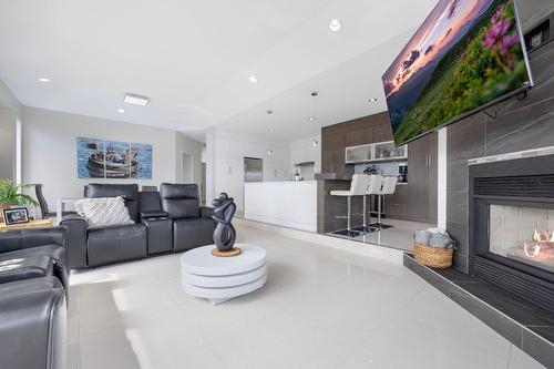 3567 Royal Gala Drive, West Kelowna, BC - Indoor Photo Showing Living Room With Fireplace