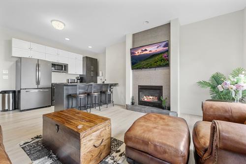 3567 Royal Gala Drive, West Kelowna, BC - Indoor Photo Showing Living Room With Fireplace