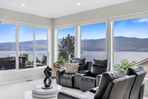 3567 Royal Gala Drive, West Kelowna, BC - Indoor Photo Showing Living Room With Body Of Water